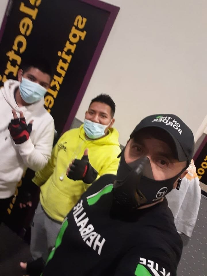 Carmelo con un grupo de fitness